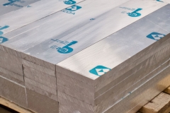 aluminium-plate-stacked-on-pallet-1